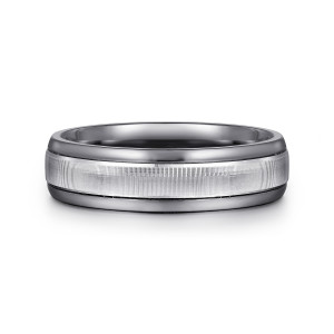 Gabriel & Co. MAR60213TAW4JJJ tantalum and 14 karat white gold Signature men's wedding band, front view of the lighter lined center strip between darker glossy rims