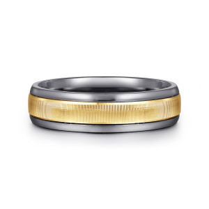 Gabriel & Co. MAR60213TAY4JJJ tantalum and 14 karat yellow gold Signature men's wedding band, front view of the finely lined center strip between glossy darker rims