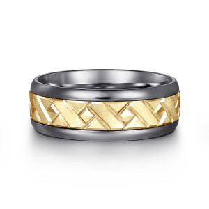 Gabriel & Co. MAR80218TAY4JJJ tantalum and 14 karat yellow gold Signature men's wedding band, front view of dark polished rails around a warm center strip carved with crossing diagonal bars