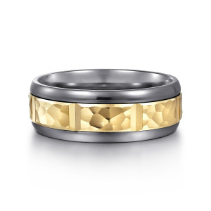Gabriel & Co. MAR80219TAY4JJJ tantalum and 14 karat yellow gold Signature men's wedding band, front view of the hammered facets divided by short smooth bars between the domed rims