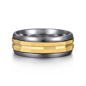 Gabriel & Co. MAR80220TAY4JJJ tantalum and 14 karat yellow gold Signature men's wedding band, front view of the faceted satin center inlay between polished dark rims