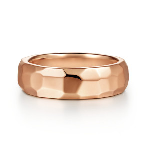Gabriel & Co. MBH0222-70K4JJJ 14 karat rose gold Signature men's wedding band, front view of large polished facets of uneven size across the whole outer surface