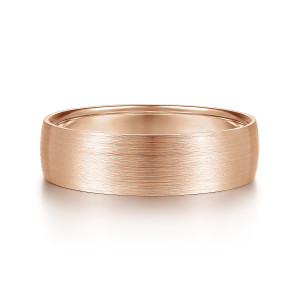 Gabriel & Co. MBL0156-60K4JJJ 14 karat rose gold Classic men's wedding band, front view of the unbroken brushed face with its fine lengthwise grain