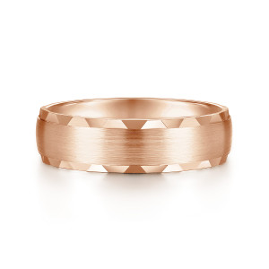 Gabriel & Co. MBM0105-60K4JJJ 14 karat rose gold Classic men's wedding band, front view of the brushed center with angled polished facets zigzagging along both edges
