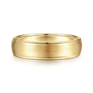 Gabriel & Co. MBM0115-60Y4JJJ 14 karat yellow gold Classic men's wedding band, front view of a satin center panel with a thin polished rim along each side