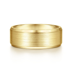 Gabriel & Co. MBM0124-80Y4JJJ 14 karat yellow gold Classic men's wedding band, front view of the flat satin center with a polished beveled strip along each edge