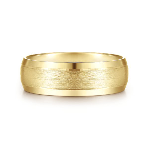 Gabriel & Co. MBM0134-70Y4JJJ 14 karat yellow gold Classic men's wedding band, front view of the frosted grain center framed by the polished beveled strips