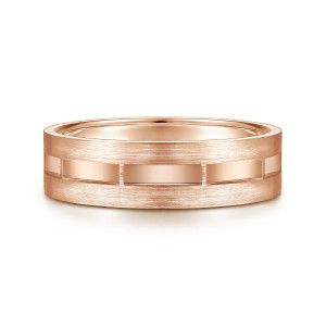 Gabriel & Co. MBM0135-60K4JJJ 14 karat rose gold Signature men's wedding band, front view of a brushed band with a center channel of polished rectangular blocks