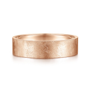 Gabriel & Co. MBM0136-60K4JJJ 14 karat rose gold Classic men's wedding band, front view of the crosshatch brushed face with polished rim along the top edge