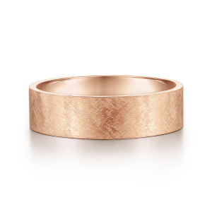 Gabriel & Co. MBM0137-60K4JJJ 14 karat rose gold Classic men's wedding band, front view of the crosshatched lines running over the flat face to its square edges