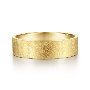 Gabriel & Co. MBM0137-60Y4JJJ 14 karat yellow gold Classic men's wedding band, front view of the flat face covered in criss-crossed fine lines with square edges