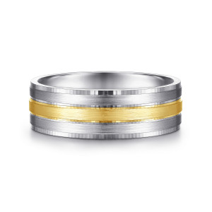 Gabriel & Co. MBM0145-70M4JJJ 14 karat white and yellow gold Signature men's wedding band, front view of a warm satin center stripe between thin grooves and lighter satin sides