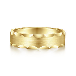 Gabriel & Co. MBM0148-60Y4JJJ 14 karat yellow gold Classic men's wedding band, front view of a brushed satin face with polished scallops cut along the top and bottom edges