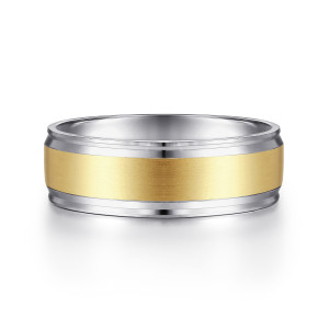 Gabriel & Co. MBM0172-70M4JJJ 14 karat white and yellow gold Signature men's wedding band, front view of the warmer satin center strip between glossy stepped rims