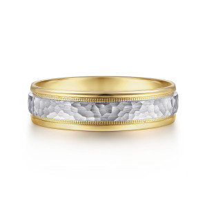 Gabriel & Co. MBM0176-60M4JJJ 14 karat white and yellow gold Signature men's wedding band, front view of a hammered center framed by beaded lines and smooth warm rails