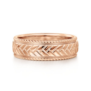 Gabriel & Co. MBM0208-70K4JJJ 14 karat rose gold Exclusive men's wedding band, front view of the raised V pattern bordered by beaded lines and rope-cut outer edges