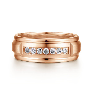 Gabriel & Co. MR15676K44JJ 14 karat rose gold Monument men's wedding ring, front view of seven round diamonds in a polished panel flanked by beveled brushed blocks