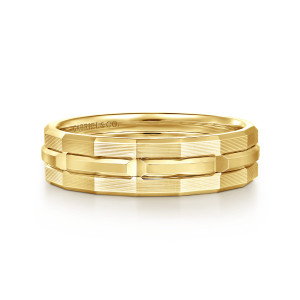 Gabriel & Co. MR20096Y4JJJ 14 karat yellow gold Facets men's ring, front view of three rows, ruled angular outer segments around a polished center bar track