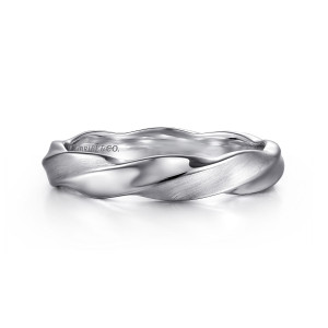 Gabriel & Co. MR20148SVJJJ sterling silver Meridian men's ring, front view of the ribbon twist, a satin patch beside a polished plane under a wavy edge