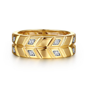 Gabriel & Co. MR20152Y44JJ 14 karat yellow gold Facets men's ring, front view of two matching tracks of slanted ridges with diamonds in pointed pockets