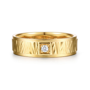 Gabriel & Co. MR20227Y44JJ 14 karat yellow gold Monument men's ring, front view of one prong set diamond in a square frame on a streaked strip