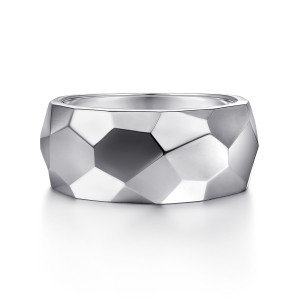 Gabriel & Co. MR52070SVJJJ sterling silver Facets men's band, front view of the uneven polished facets, one dark plane among bright ones