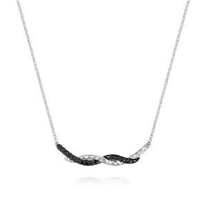 Gabriel & Co. NK5646SVJBS sterling silver Souviens necklace, front view of a twisted bar with black stones beside a hammered strand