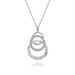 Gabriel & Co. NK5649SVJWS sterling silver Souviens necklace, front view of the stacked circles, hammered rings looped with rings of colorless stones