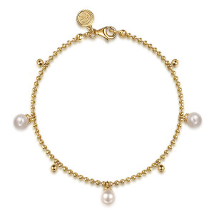 Gabriel & Co. TB5016Y4JPL 14 karat yellow gold Bujukan bracelet, front view of the bead strand loop with pearl and metal ball drops and a lobster clasp