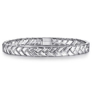 Gabriel & Co. TBM2167SVJJJ sterling silver Heritage Weave men's chain bracelet, front view of the chevron segments pointing one way, with the center plate at the top