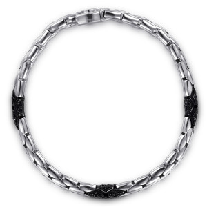 Gabriel & Co. TBM2286SVJBS sterling silver Facets men's chain bracelet, top view of the closed circle showing three dark stone stations between polished scale links