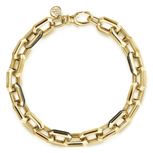 Gabriel & Co. TBM4808-85Y4JBD 14 karat yellow gold Facets men's bracelet, front view of the full bracelet with scattered black stone links, the clasp and a round tag