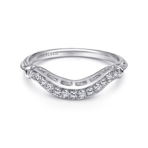 Gabriel & Co. WB10028W44JJ 14 karat white gold Victorian wedding band, front view of a wave shaped strip of small round stones with beaded edges dipping in the middle