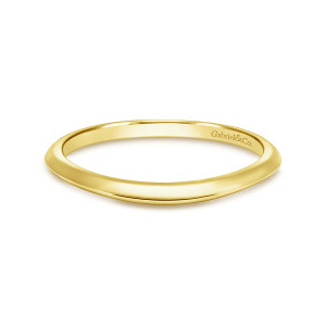 Gabriel & Co. WB11832R3Y4JJJ 14 karat yellow gold Contemporary wedding band, front view of a plain hoop with a ridged outer face and a maker's mark inside