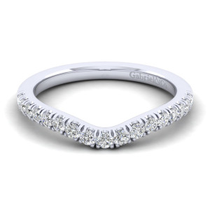 Gabriel & Co. WB12836E4PT4JJ platinum Contemporary wedding band, front view of the V shaped dip with diamonds bending around it