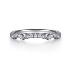 Gabriel & Co. WB14662R2W44JJ 14 karat white gold Victorian wedding band, front view of a notched dip in the middle with a row of small diamonds and stepped shoulders