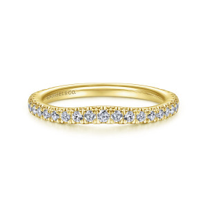 Gabriel & Co. WB14794R4Y44JJ 14 karat yellow gold Contemporary wedding band, front view of a softly dipped top edge with larger stones at the middle