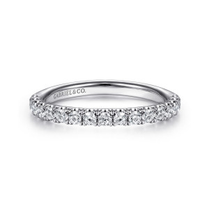 Gabriel & Co. WB14994C8W44JJ 14 karat white gold Contemporary wedding band, front view of larger round diamonds separated by tall pointed prongs on a straight edge