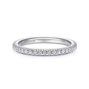 Gabriel & Co. WB15005R8W44JJ 14 karat white gold Contemporary wedding band, front view of tiny round diamonds between fine pointed prong tips along the top edge