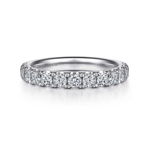Gabriel & Co. WB15247E8W44JJ 14 karat white gold Contemporary wedding band, front view of larger round diamonds held between rounded prongs along a straight top edge