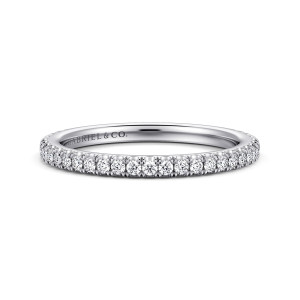 Gabriel & Co. WB16061E8W44JJ 14 karat white gold Classic wedding band, front view of small round diamonds in scalloped prongs above a plain polished shank