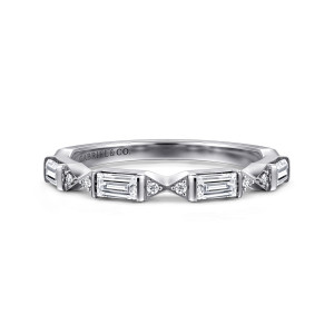 Gabriel & Co. WB16148O6W44JJ 14 karat white gold Contemporary wedding band, front view of rectangular diamonds bound by end bars, split by bow-tie links of tiny stones