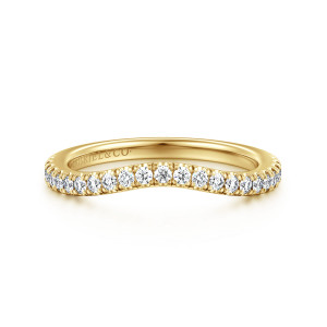 Gabriel & Co. WB16179R8Y44JJ 14 karat yellow gold Contemporary wedding band, front view of the diamond row dipping to a soft low point in the middle