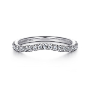 Gabriel & Co. WB16192R6W44JJ 14 karat white gold Classic wedding band, front view of a shallow dip along the stone row with a maker's mark inside