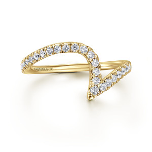 Gabriel & Co. WB16320P6Y44JJ 14 karat yellow gold Contemporary wedding band, top view of the arching stone line turning to a sharp pointed corner