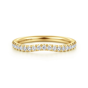 Gabriel & Co. WB16356R6Y44JJ 14 karat yellow gold Contemporary wedding band, front view of a soft dip in the row of round diamonds with small prongs between them