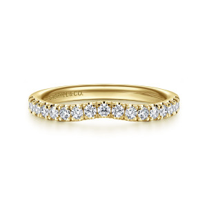 Gabriel & Co. WB16402R8Y44JJ 14 karat yellow gold Contemporary wedding band, front view of the shallow dip and the round diamonds curving with it between prongs
