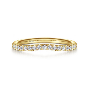 Gabriel & Co. WB16487R6Y44JJ 14 karat yellow gold Contemporary wedding band, front view of a shallow scoop with round diamonds larger at the middle and smaller at the ends