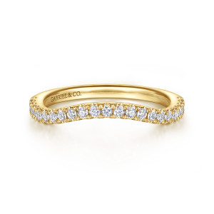 Gabriel & Co. WB16495O8Y44JJ 14 karat yellow gold Contemporary wedding band, front view of diamonds tracing a soft arc above the smooth inner wall