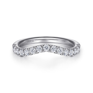 Gabriel & Co. WB16508O8W44JJ 14 karat white gold Contemporary wedding band, front view of the bending row with smaller diamonds at the middle and a maker's mark